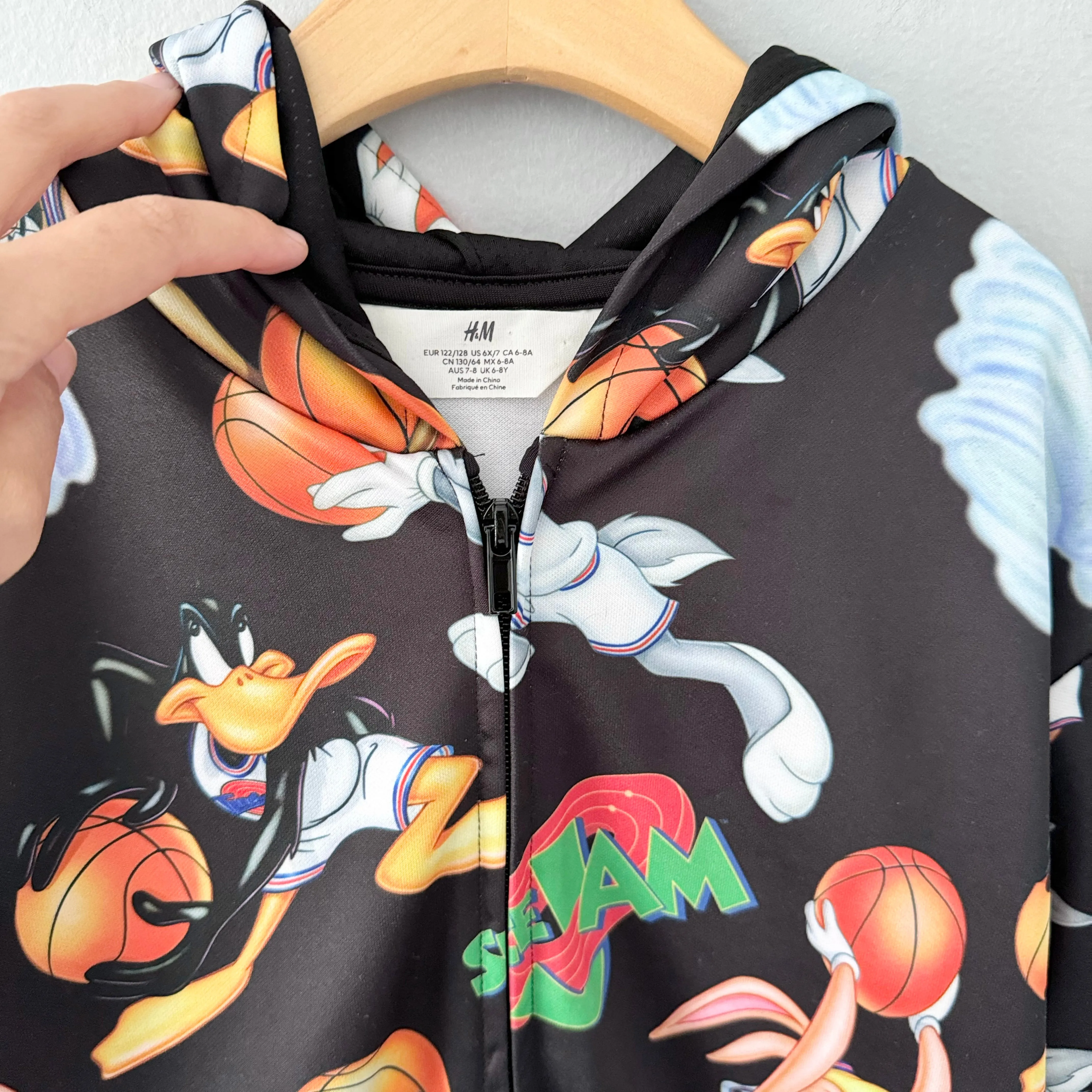 H&M / Space Jam black zip up hoodie / 6-8Y