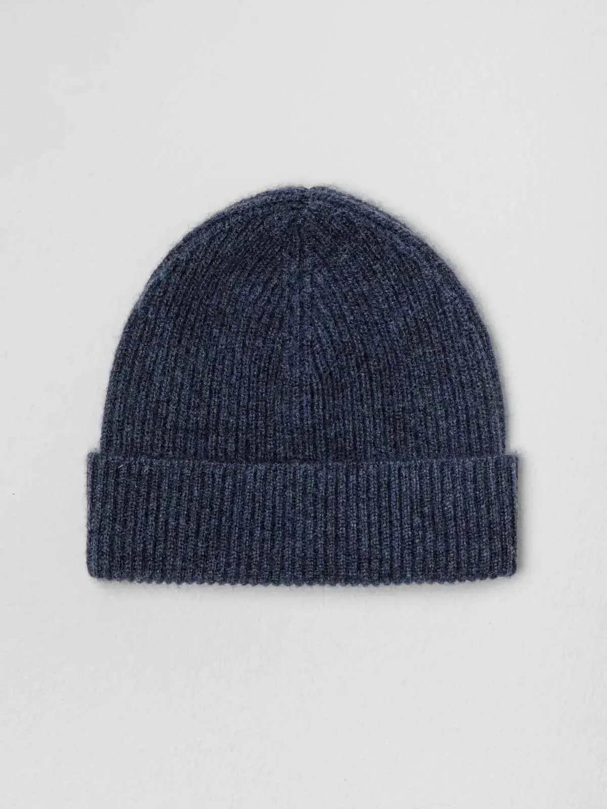 Knitted cashmere hat in Blue Opal color